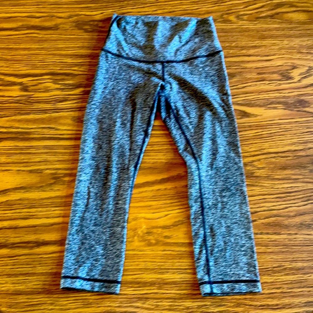 Lululemon capris. Size 6. Good condition.